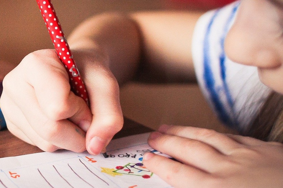 Explicarles la guerra a los niños: ¿debemos ser profundos o mejor cambiar el tema?