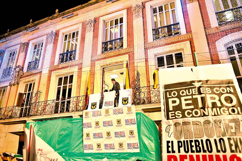 Petro, bajado de los balcones
