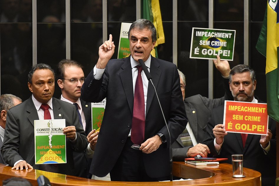 Defensa insiste en que proceso contra Dilma Rousseff "es nulo y está viciado"
