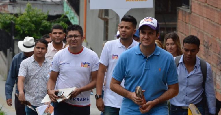 El estratega de la oposición venezolana que se unió a la campaña de Juan David Valderrama