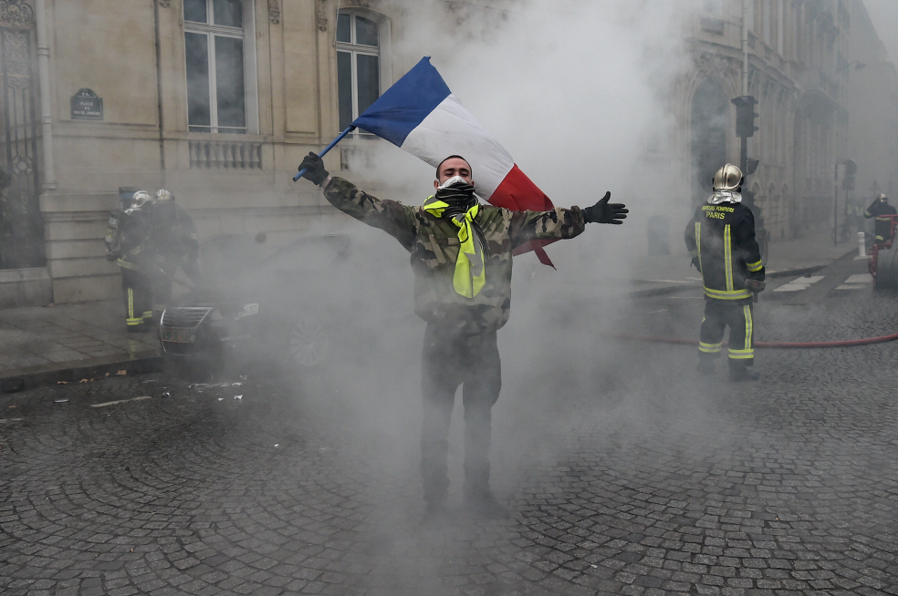 Así nace, crece y se reproduce la protesta de chalecos amarillos en Francia