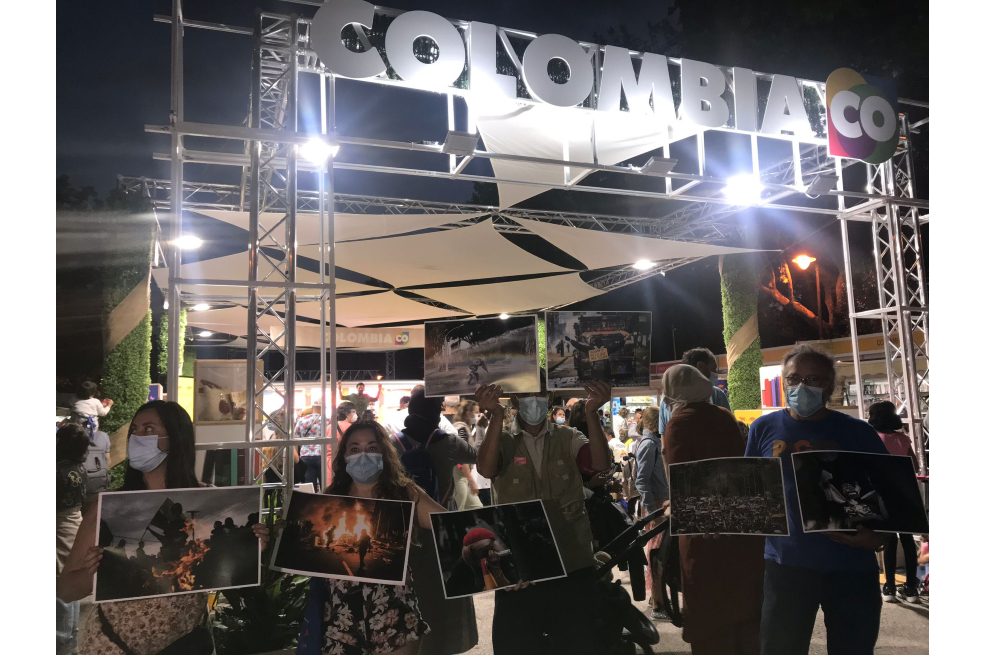 Colectivos artísticos colombianos y librerías se pronuncian contra Duque en Madrid