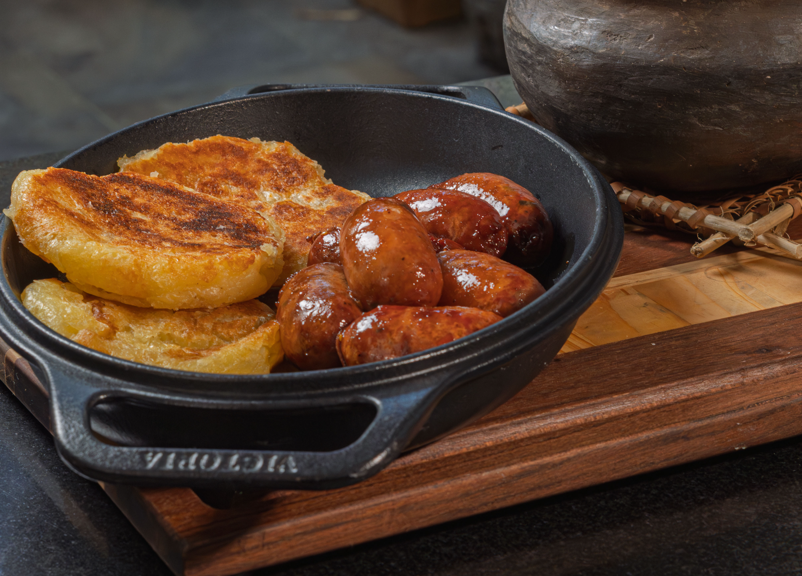 Receta de chorizo acaramelado con arepa de yuca