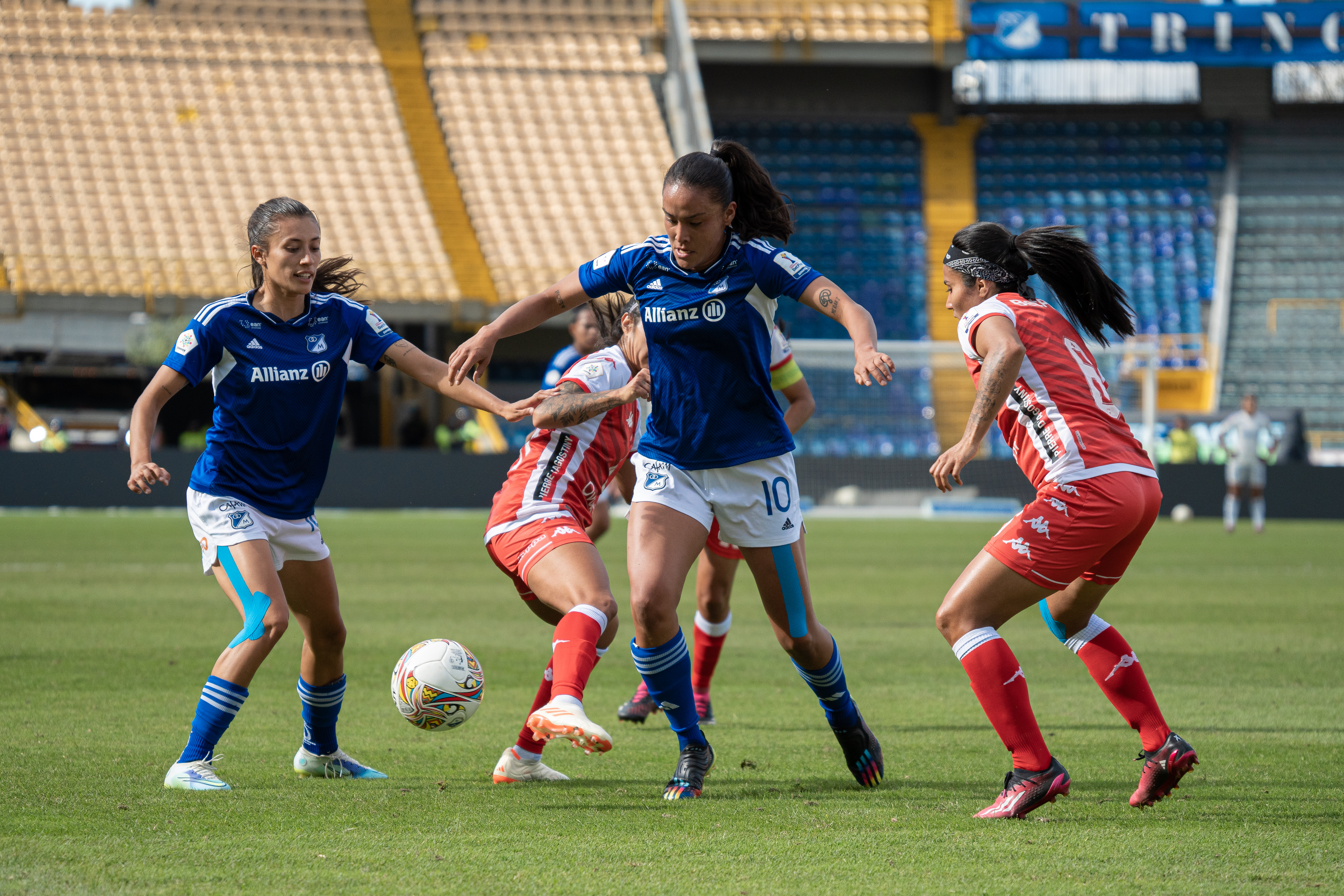 Las barreras del acceso al deporte para las mujeres en Bogotá