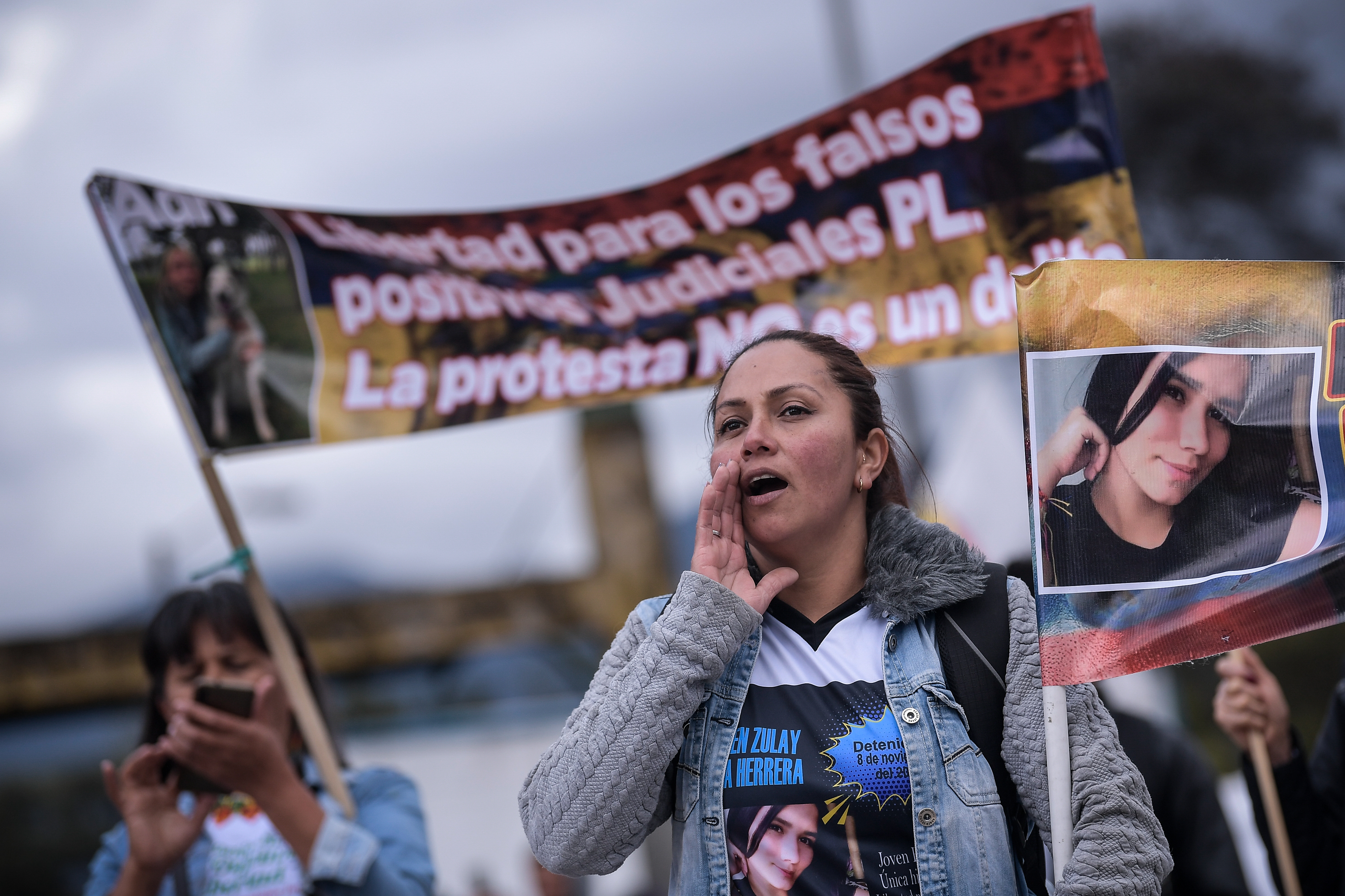Milena Herrera y su hija Karen Villa, acusada de ser de la Primera Línea