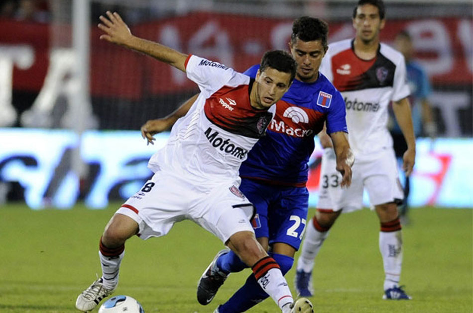 Newell’s le pisa los talones a Lanús en el torneo argentino
