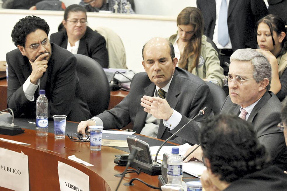 Denuncia contra Uribe en la CPI
