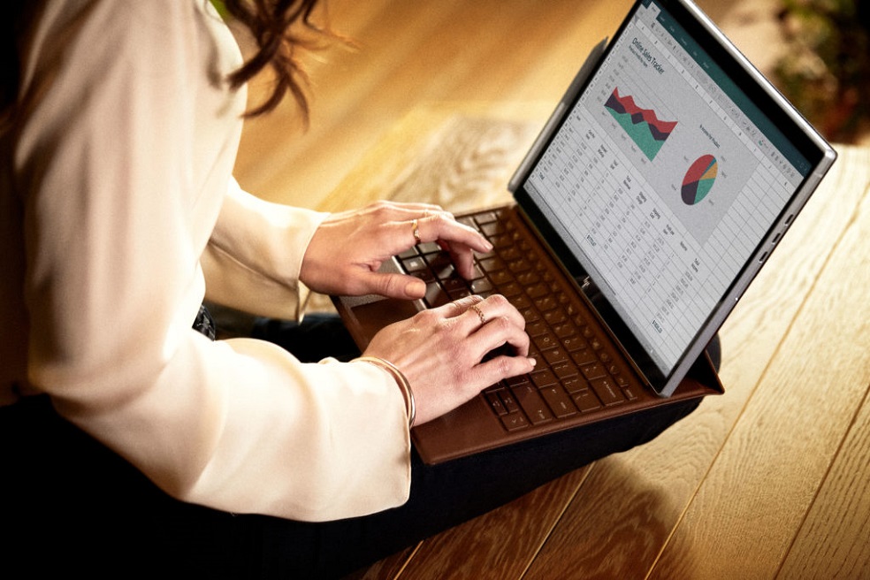 Probablemente este accesorio integre la misma tecnología que tiene el Apple Pencil de segunda generación, que se adhiere a la parte superior del iPad Pro para abastecerse de energía gracias a su carga inalámbrica.