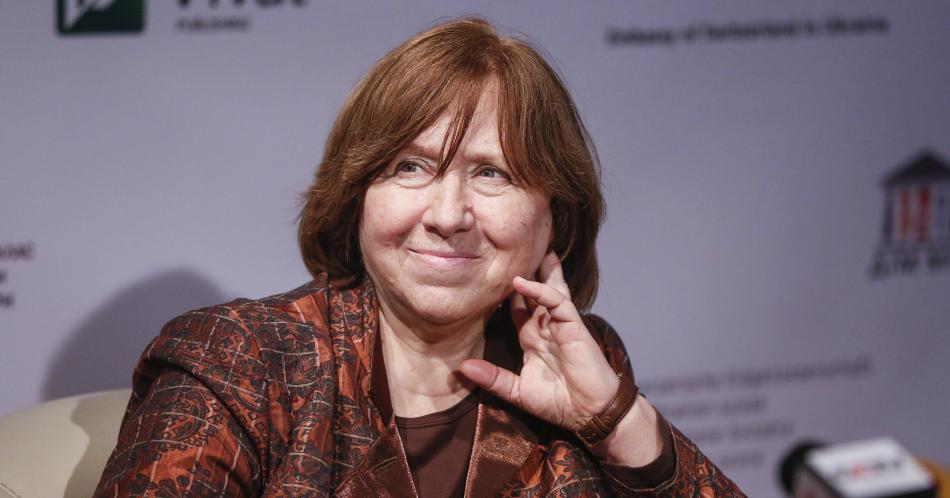 Svetlana Alexiévich, el rostro femenino que relata la guerra