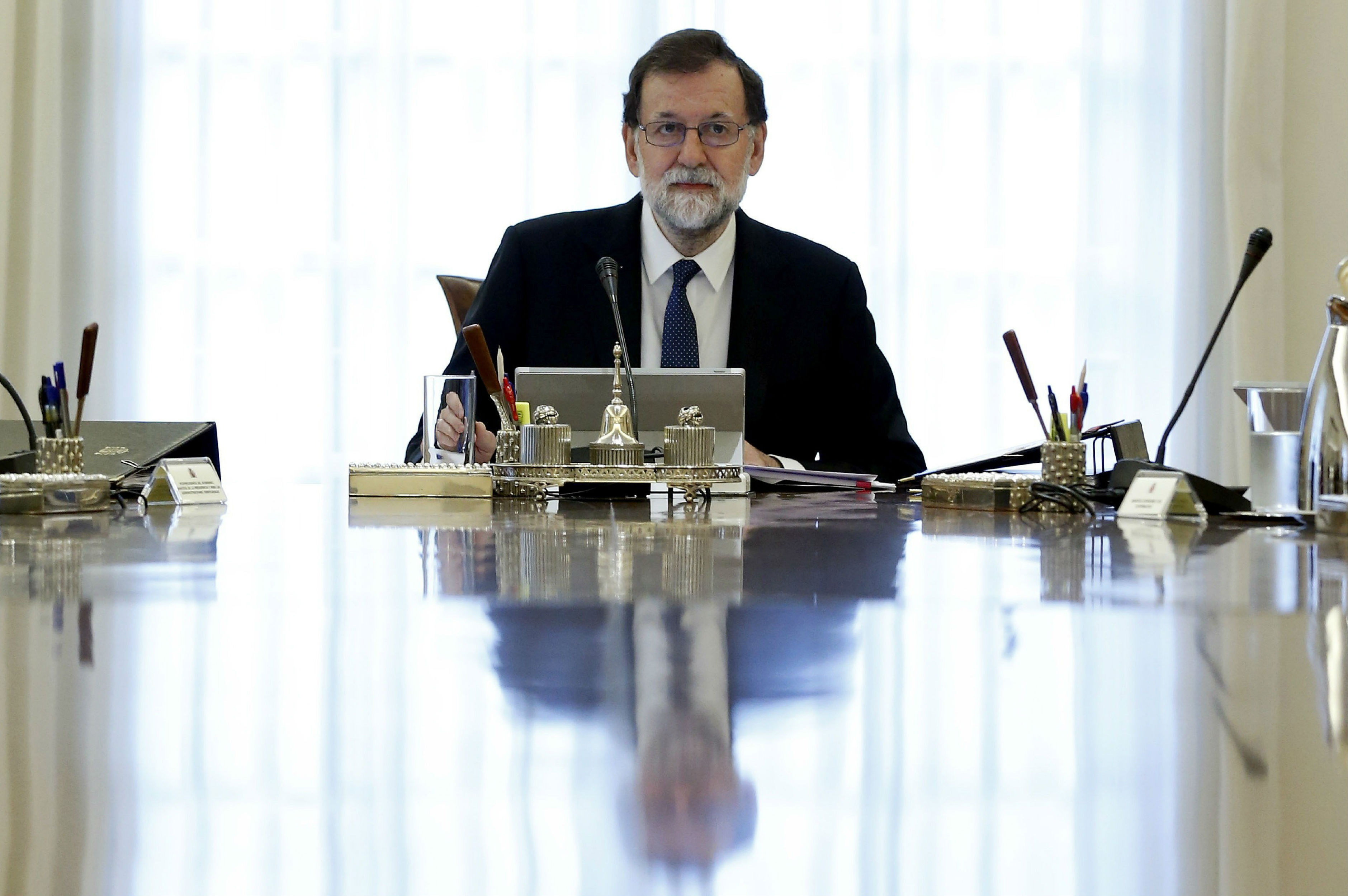 Rajoy destituirá al gobierno catalán y convocará elecciones en 6 meses