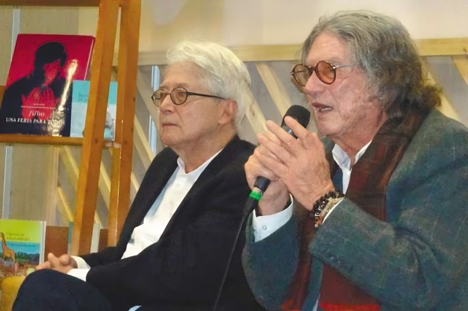 Juan Leonel Giraldo (izq.) y Fernando Wills, escritores colombianos. / Marco Antonio González