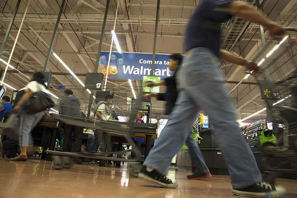 El consumo en Wal-Mart baja. / Bloomberg