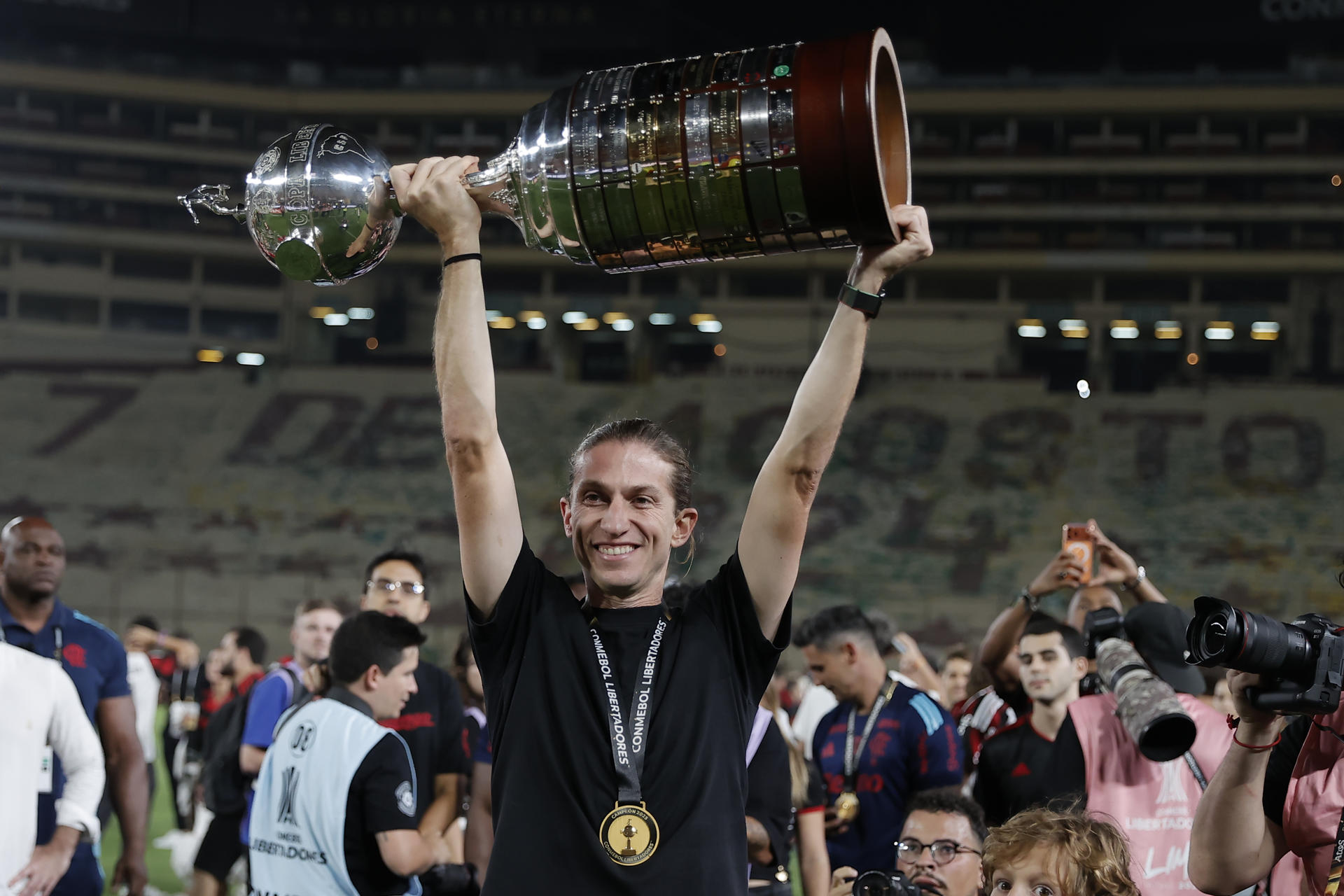 Filipe Luís renovó con Flamengo y firmó uno de los contratos más altos del continente