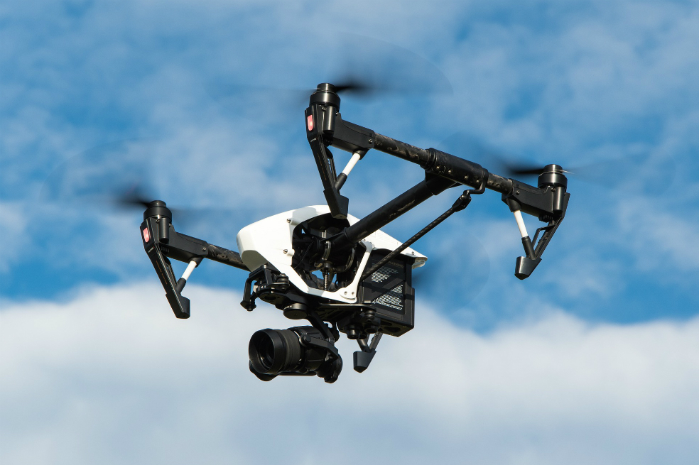 Por presencia de drones, suspenden operaciones en el aeropuerto de Gatwick