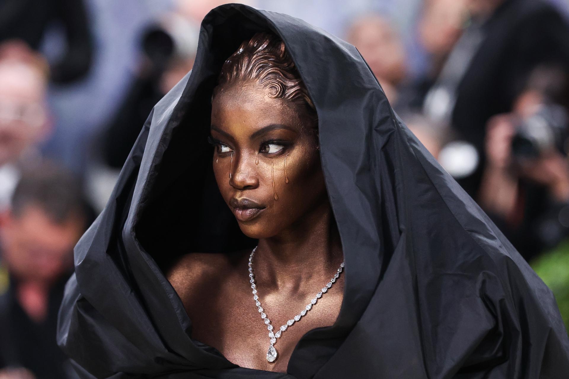 NEW YORK (United States), 05/05/2026.- Sudanese-American Anok Yai poses on the red carpet for the 2026 Met Gala, the annual benefit for the Metropolitan Museum of Art's Costume Institute, in New York, New York, USA, 04 May 2026. The annual high-fashion fundraising event, held on the first Monday in May, benefits the Metropolitan Museum of Art's Costume Institute, with the 2026 exhibition theme being 'Costume Art'. (Nueva York) EFE/EPA/SARAH YENESEL