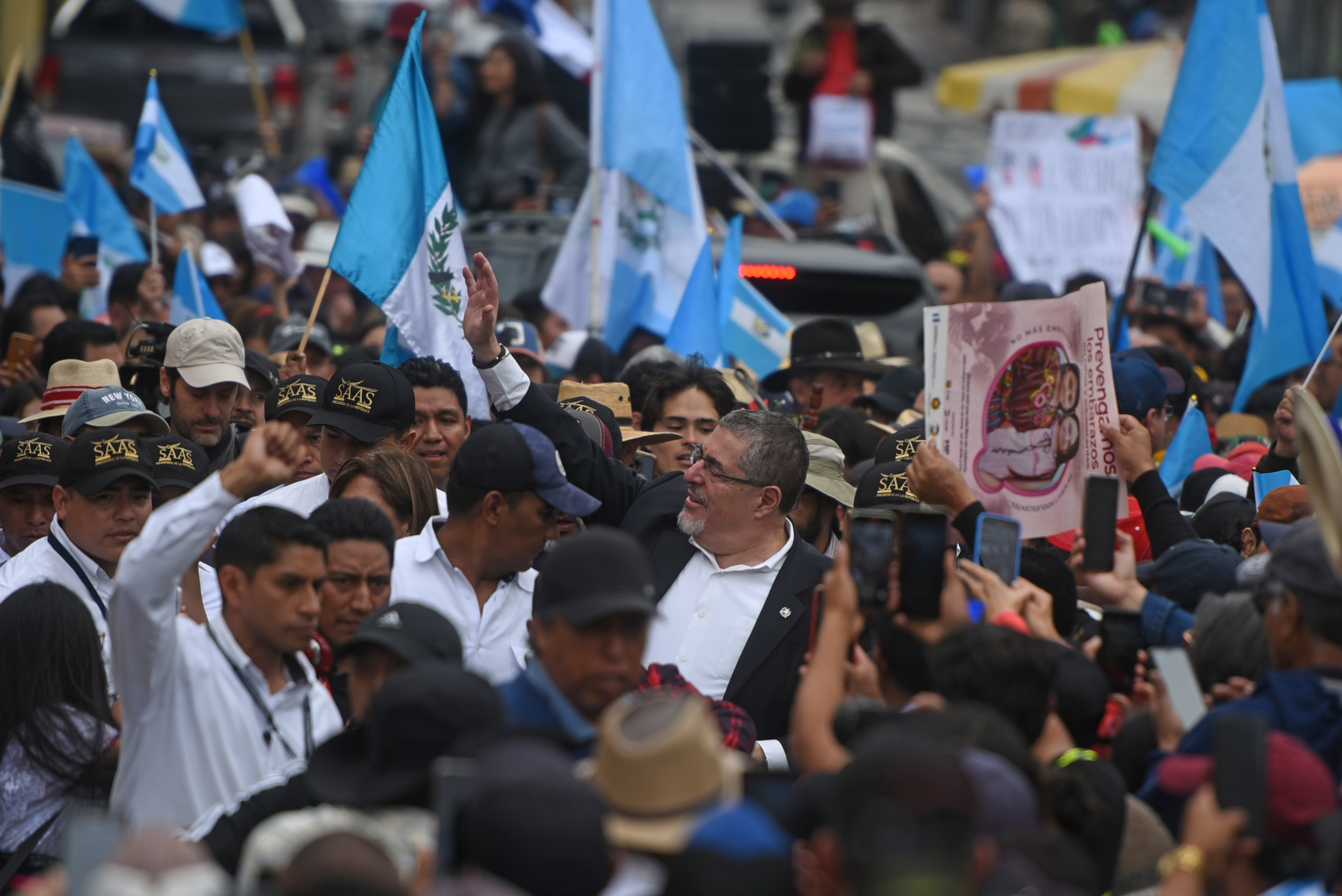 Guatemala: Bernardo Arévalo encabezó la protesta contra la persecución judicial
