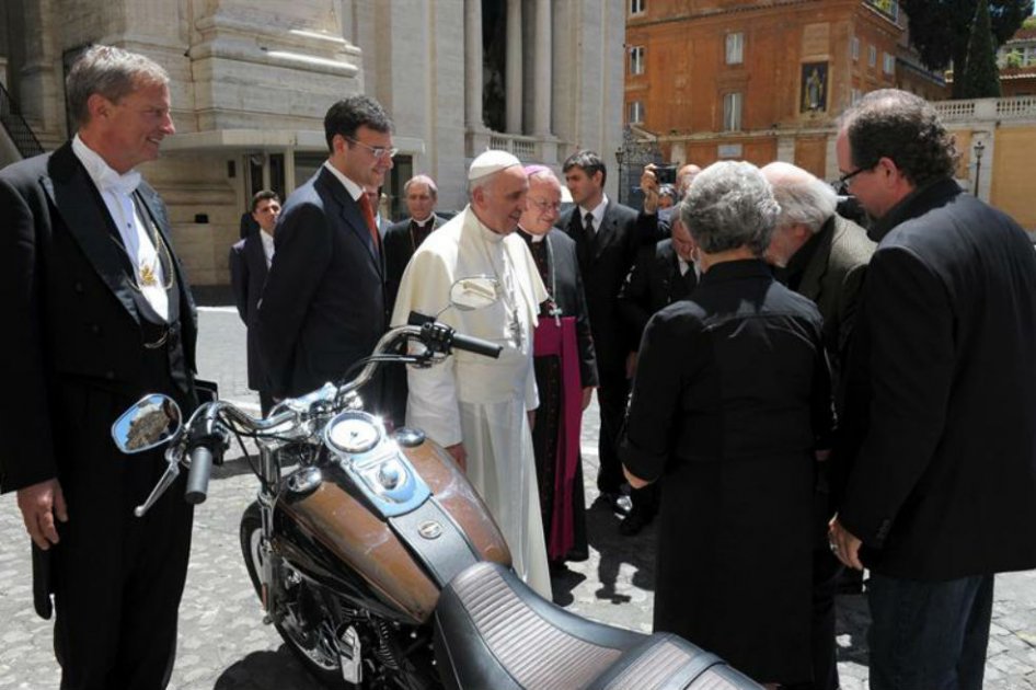 Subastarán la Harley Davidson del papa Francisco