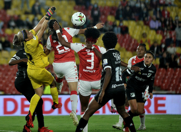 Contra viento y marea, la corta historia de la Liga Femenina