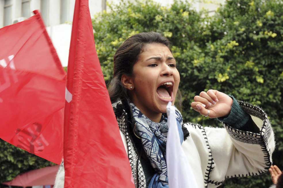 Tunecinos protestan en el tercer aniversario de la caída del dictador Zin al Abidín Ben Alí. / EFE