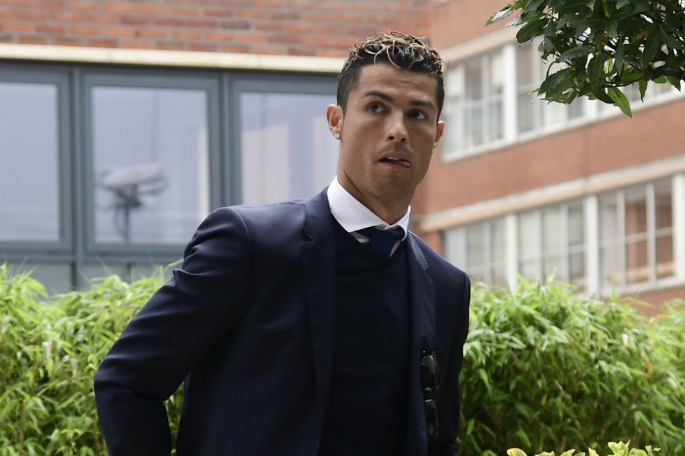 Ronaldo sale del juzgado después de hora y media de declaración