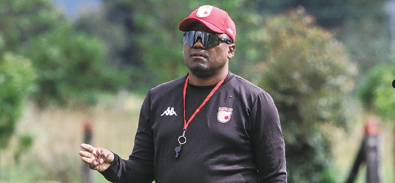 Oficial: Hubert Bodhert dejó de ser el técnico de Santa Fe
