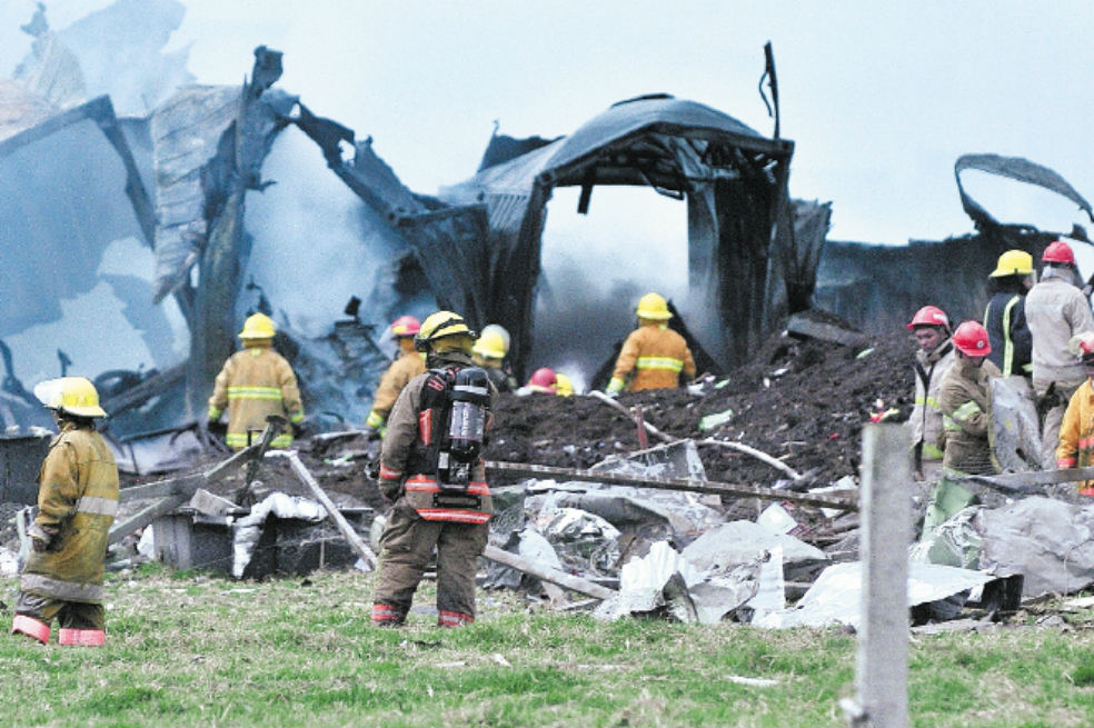 Bomberos de Nilo y Choachí suspenden sus actividades