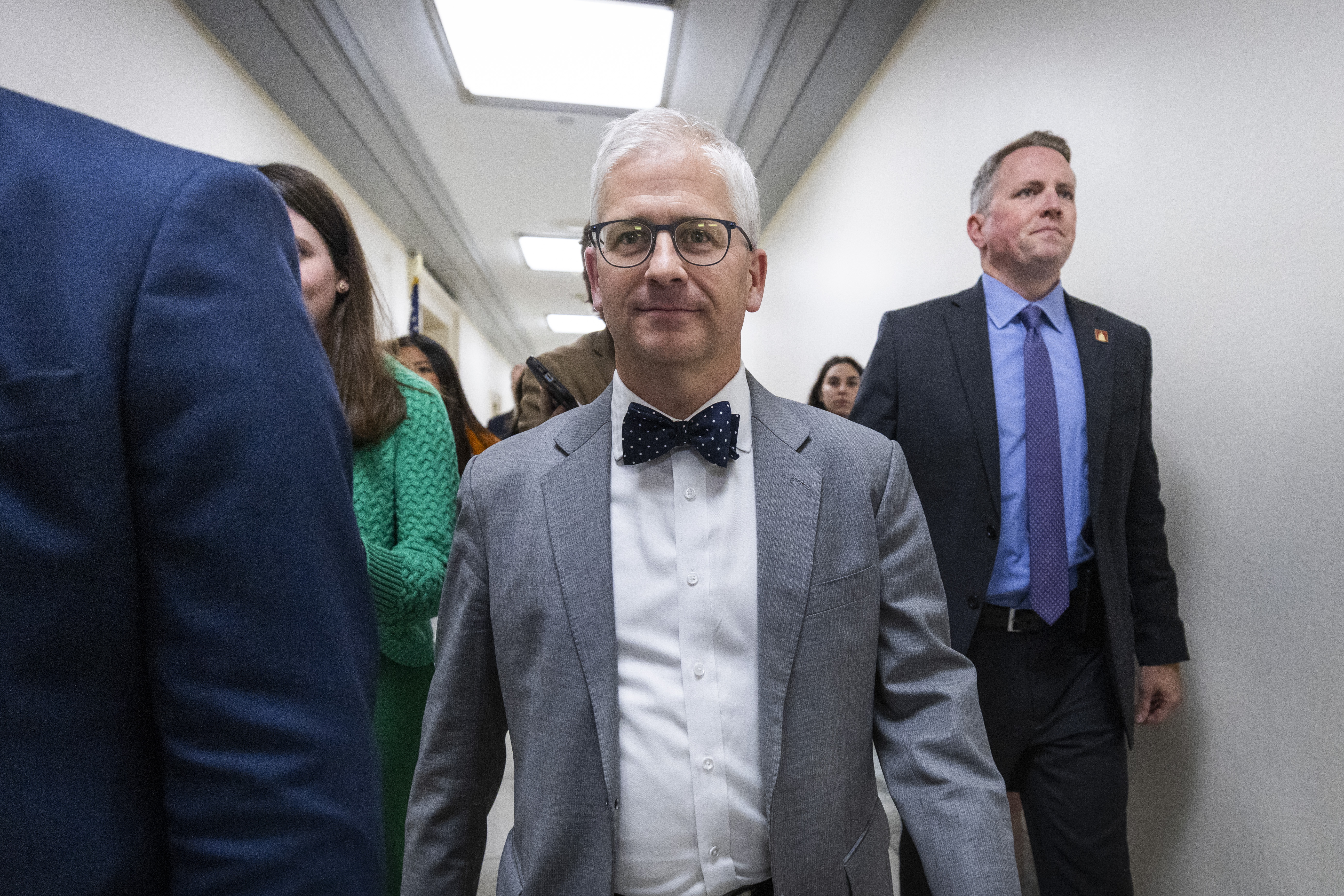 Washington (United States), 18/10/2023.- Speaker Pro Tempore Patrick McHenry leaves a conference meeting ahead of a possible third round of voting to elect Republican lawmaker from Ohio Jim Jordan the next Speaker of the House in the Rayburn House Office Building in Washington, DC, USA, 19 October 2023. Jordan has lost two rounds of voting to take on the role. The House has gone more than two weeks without a speaker, after ousting former speaker Kevin McCarthy. (Jordania) EFE/EPA/JIM LO SCALZO