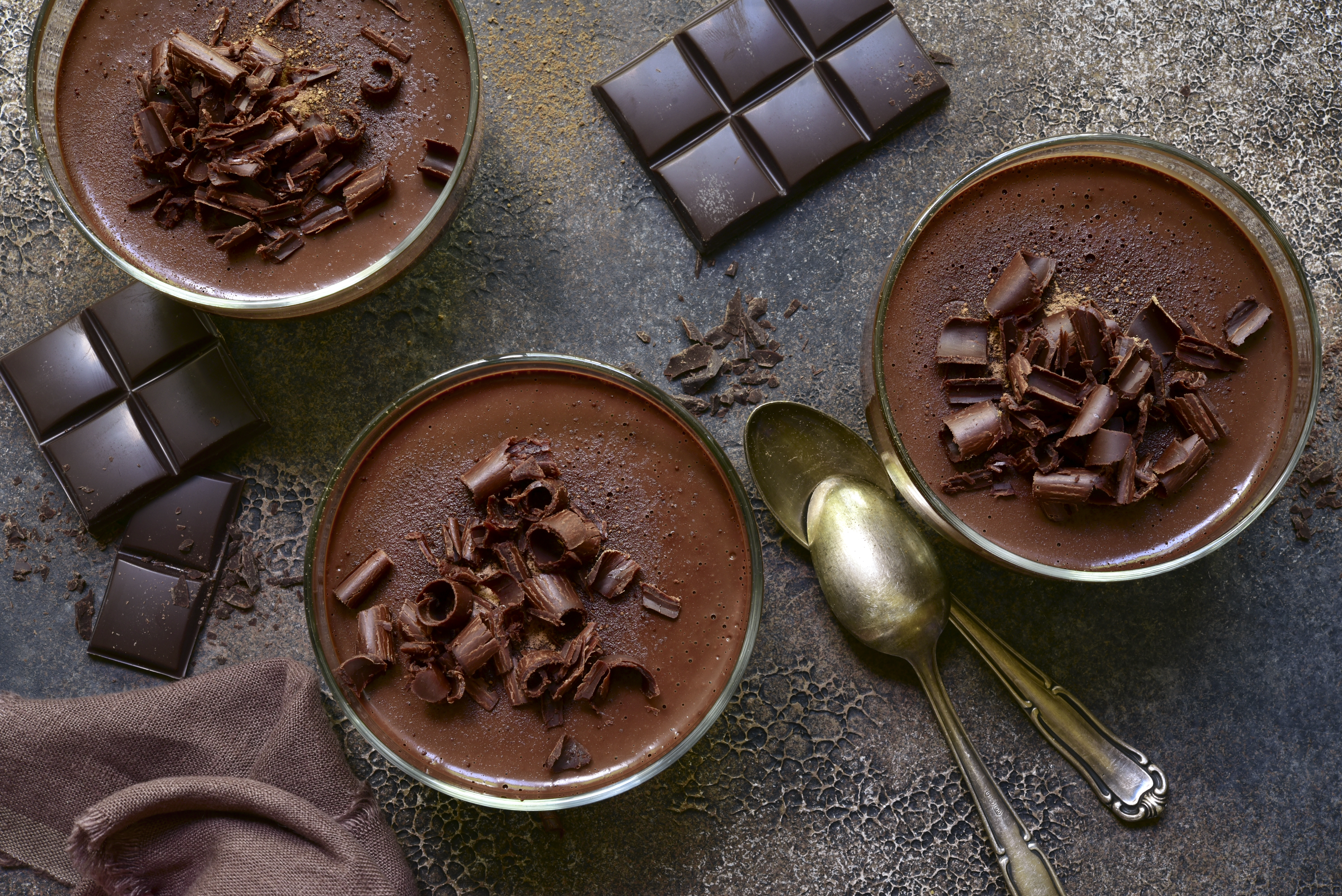 Postre de chocolate sin leche y sin azúcar añadida