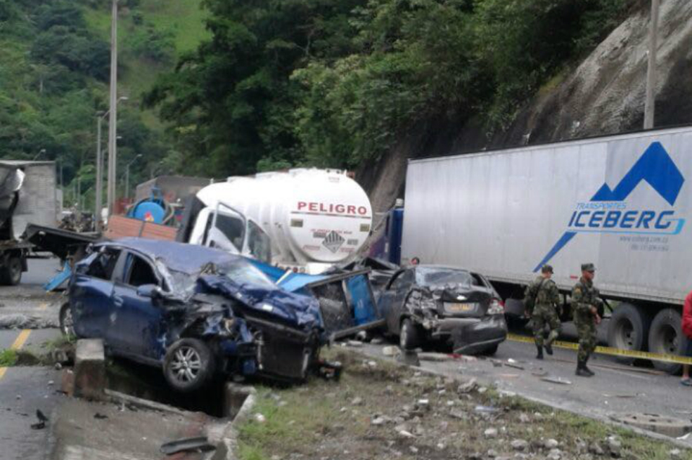 Múltiple choque en la vía Cali – Buenaventura deja una persona muerta