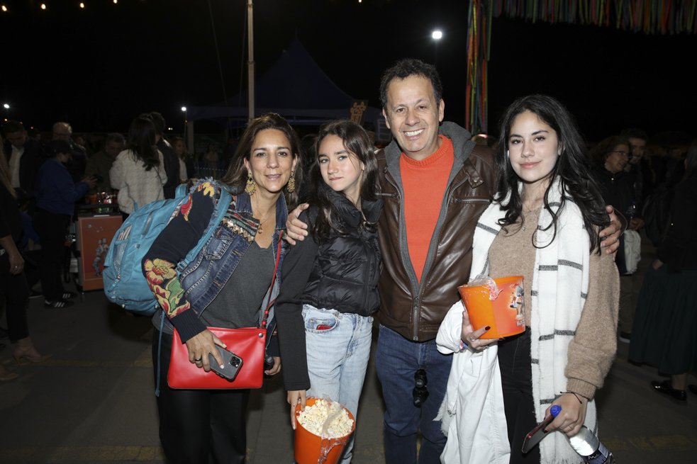 Paula Ucrus Silvana Sanchez Alejandro Villa Lobos Isabel Villalobos