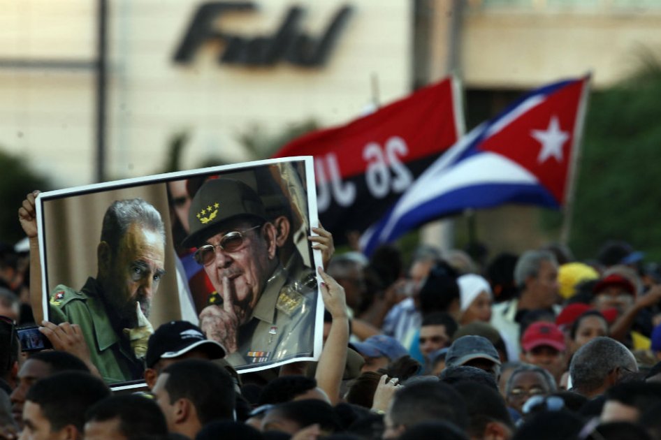 Comienza acto multitudinario en La Habana para despedir a Fidel Castro
