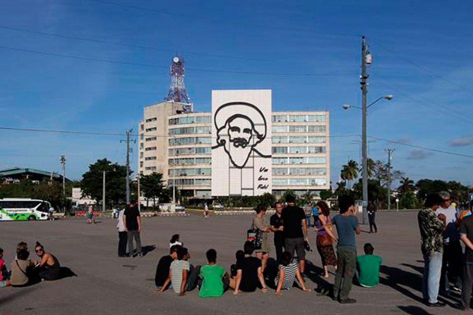 Varias personas se congregaron en la Plaza de la Revolución de La Habana