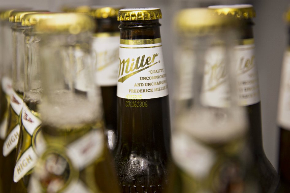 Resultados decepcionantes de AB InBev, pero fusión con SABMiller continúa
