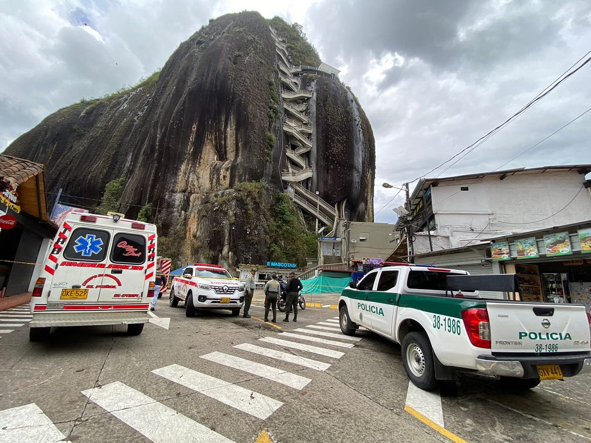 Turista panameña murió mientras subía la Piedra de El Peñol en Guatapé (Antioquia)