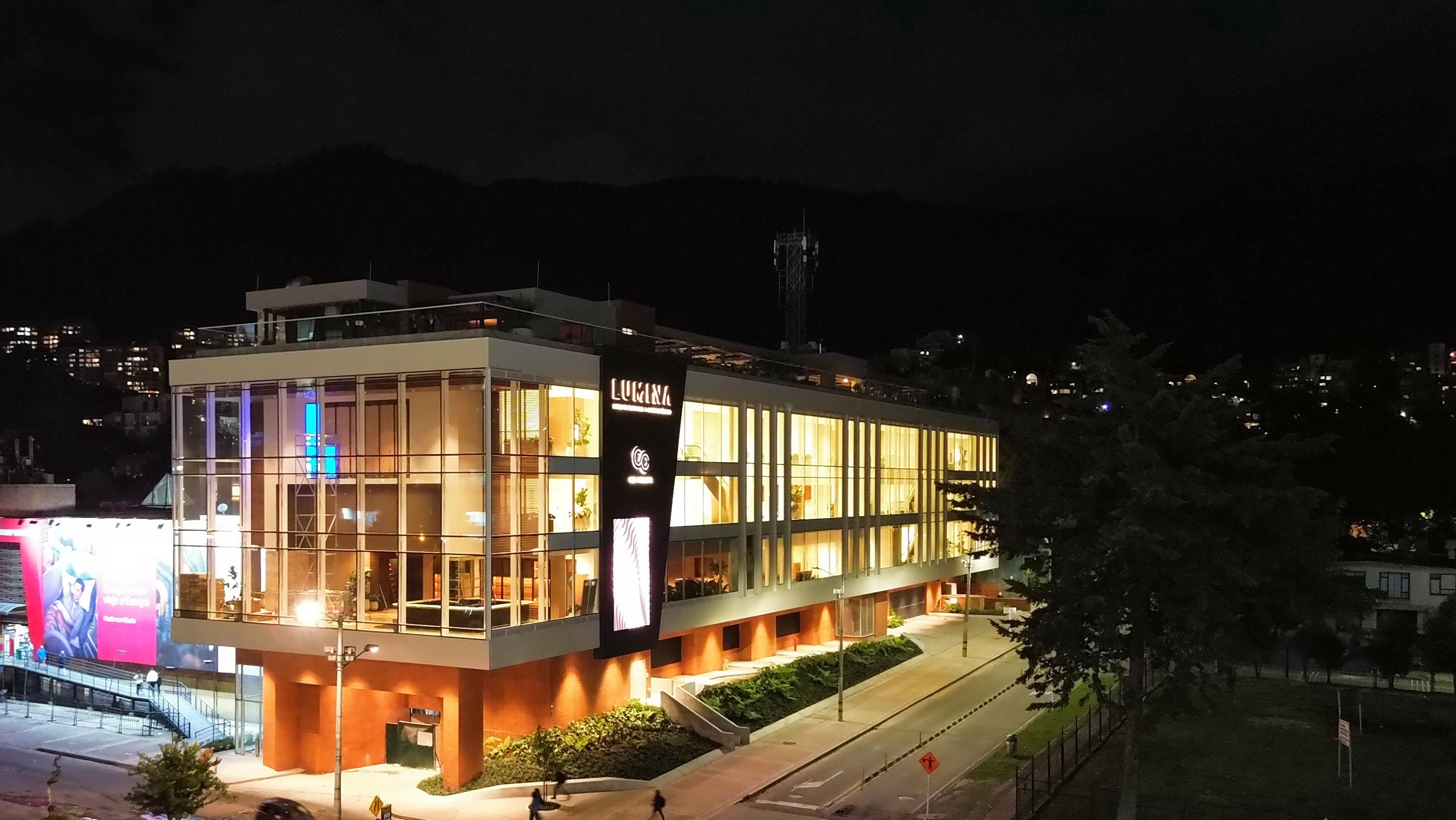Lumina de Cine Colombia cumple un año: cine, gastronomía y arte en Usaquén