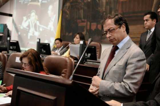 Fiscalía le dará celeridad a investigaciones contra Petro por cambio del esquema de aseo