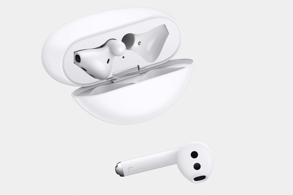 Huawei Freebuds 3Estos dispositivos llegaron recientemente al mercado colombiano y ofrecen un sonido con calidad prémium. Su procesador Kirin A1 tiene un impecable desempeño, su conexión inalámbrica es estable y rápida, con una excelente calidad de sonido y latencia ultrabaja durante los juegos, entre otros beneficios.