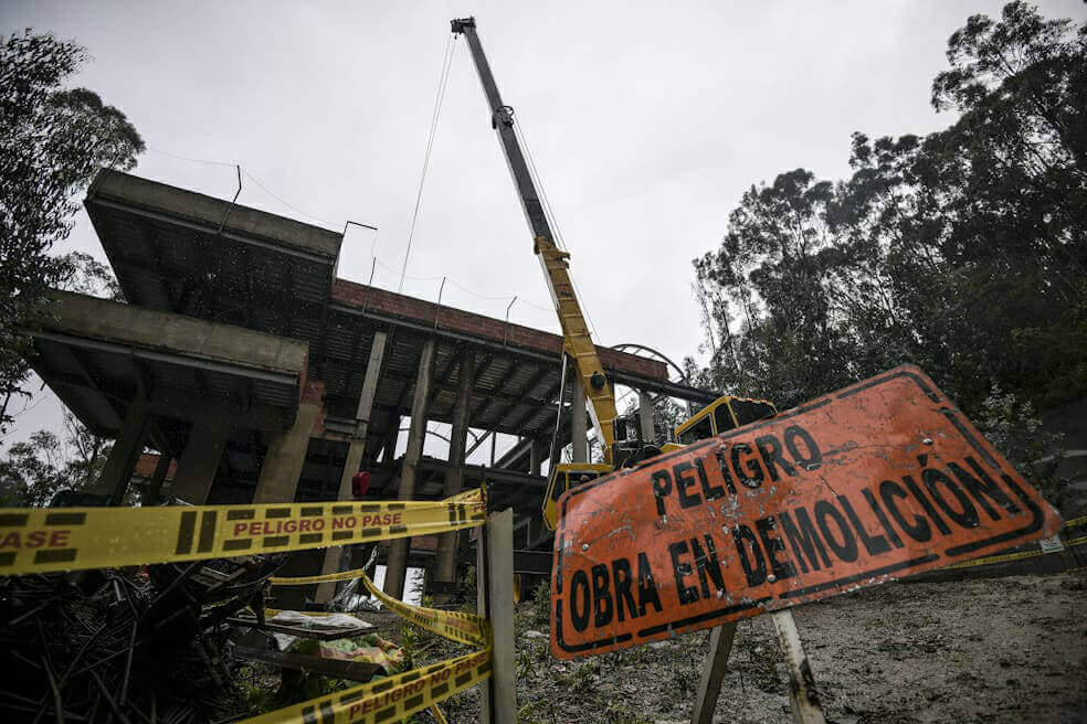 Arranca la demolición de construcciones ilegales en los cerros orientales de Bogotá