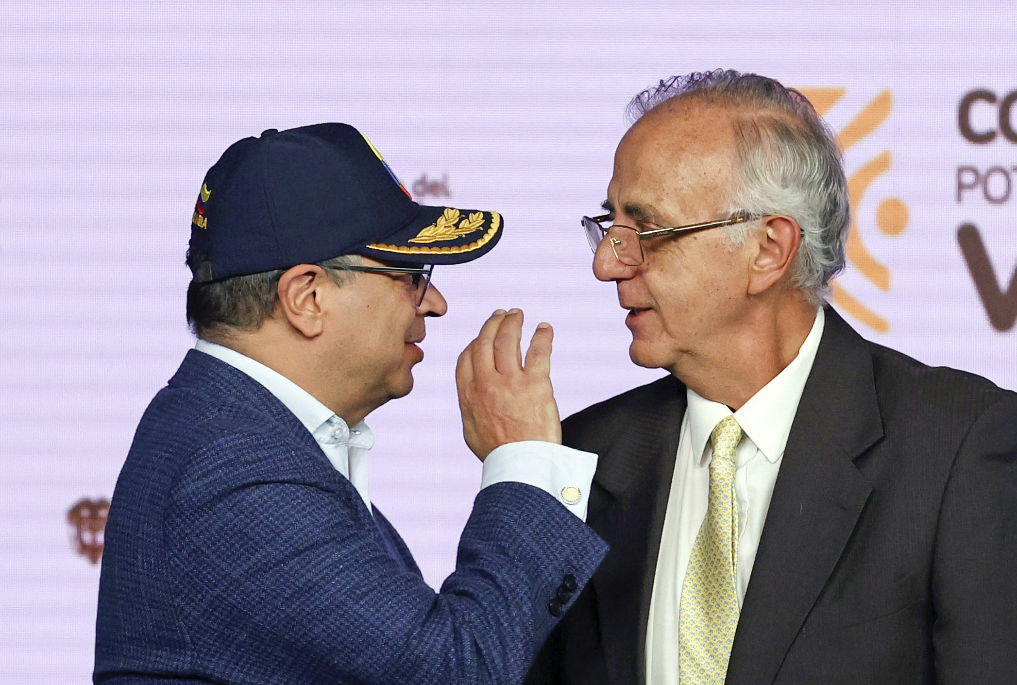 Robo de municiones, 68 generales retirados y otros líos que enfrenta el Mindefensa