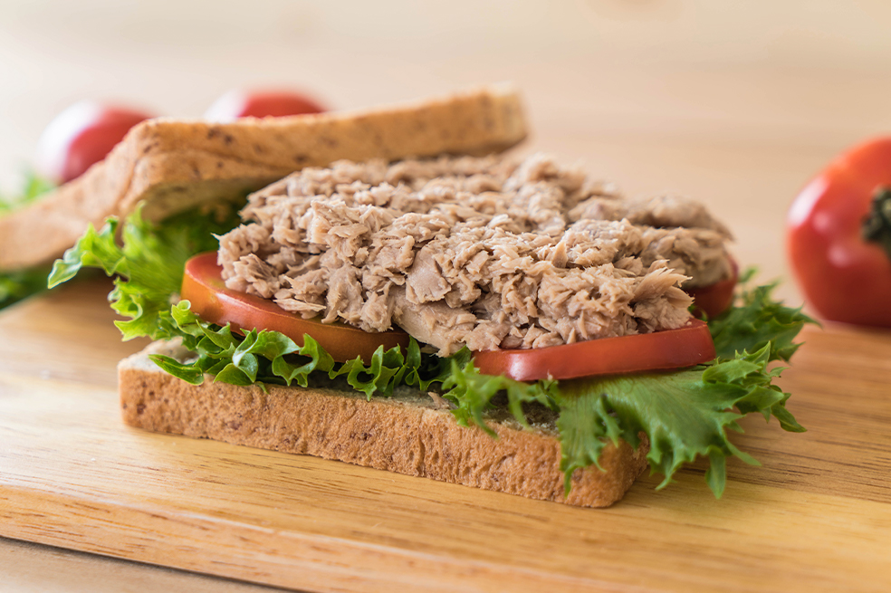 ¡Súper rápido! Así puedes preparar un delicioso sándwich de atún