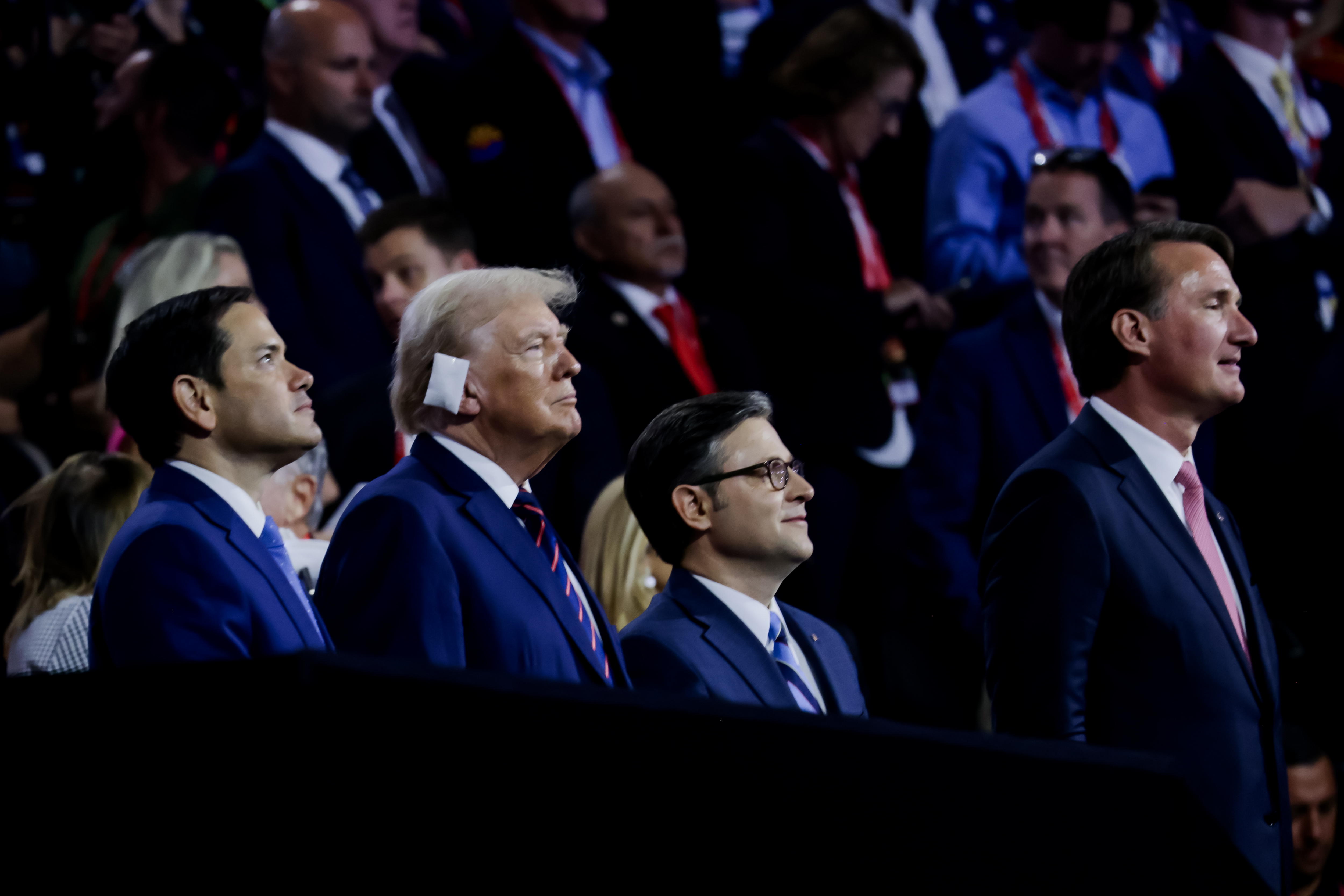 Milwaukee (United States), 17/07/2024.- Republican presidential nominee and former President Donald Trump (2-L) is joined by Florida Senator Marco Rubio (L), Speaker of the House Mike Johnson (2-R) and Virginia Governor Glenn Youngkin (R) during the third day of the Republican National Convention (RNC) at Fiserv Forum in Milwaukee, Wisconsin, USA, 17 July 2024. The convention comes days after a 20-year-old Pennsylvania man attempted to assassinate former president and current Republican presidential nominee Donald J. Trump. The 2024 Republican National Convention is being held 15 to 18 July 2024 in which delegates of the United States'Äô Republican Party select the party's nominees for president and vice president in the 2024 United States presidential election. (Estados Unidos) EFE/EPA/JUSTIN LANE