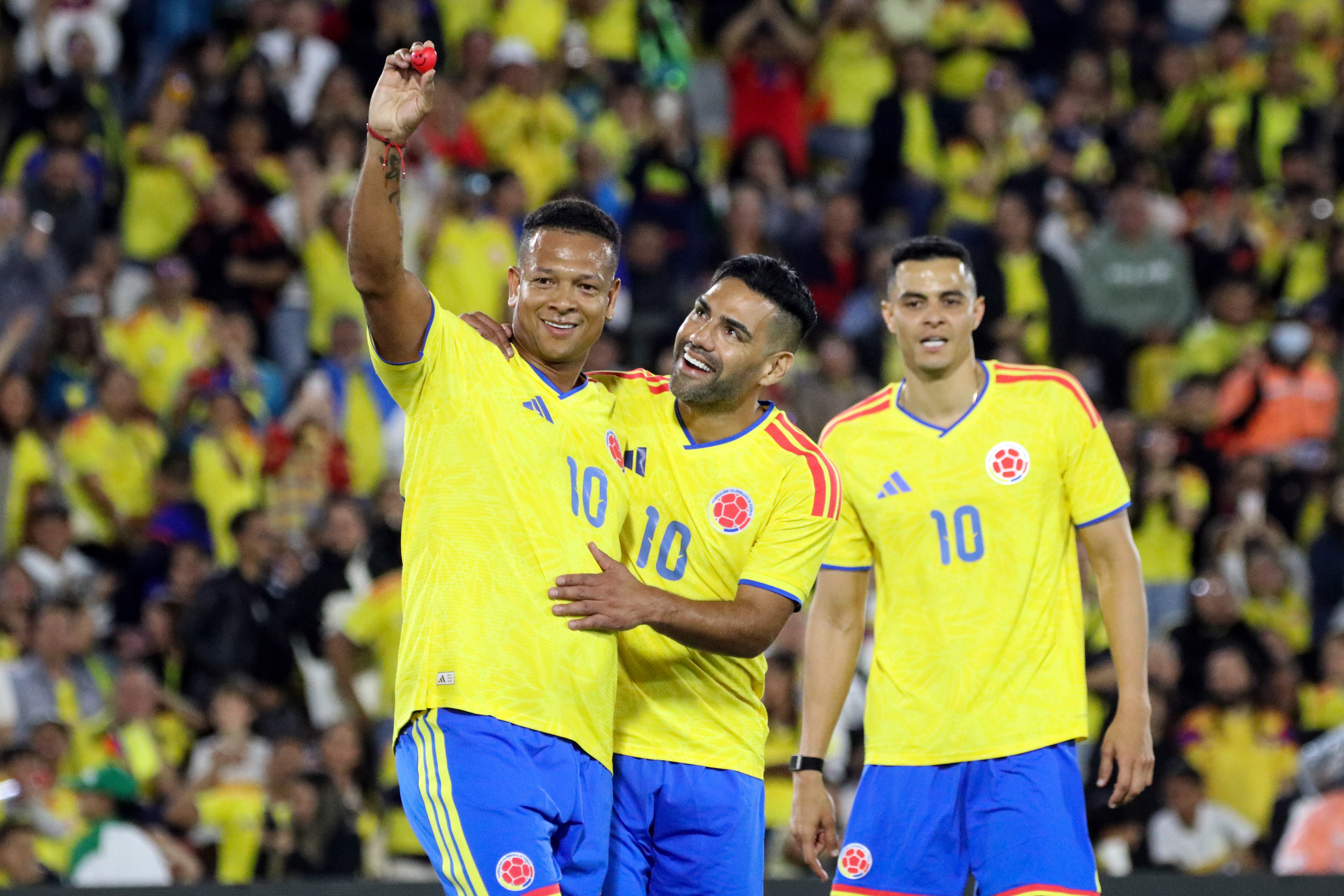 En imágenes: así se vivió el partido benéfico Levantemos a Colombia
