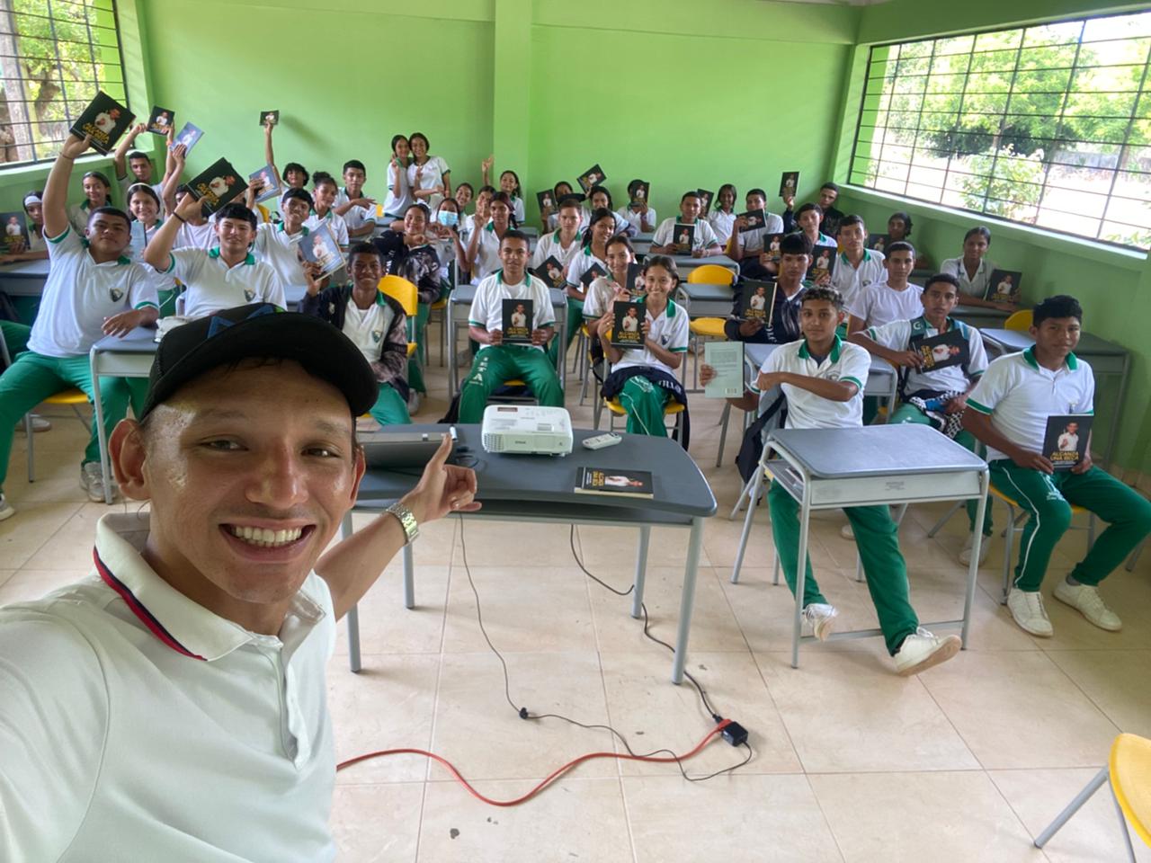 Joshue Castellanos, profesor colombiano, clasificó entre los 10 mejores del mundo