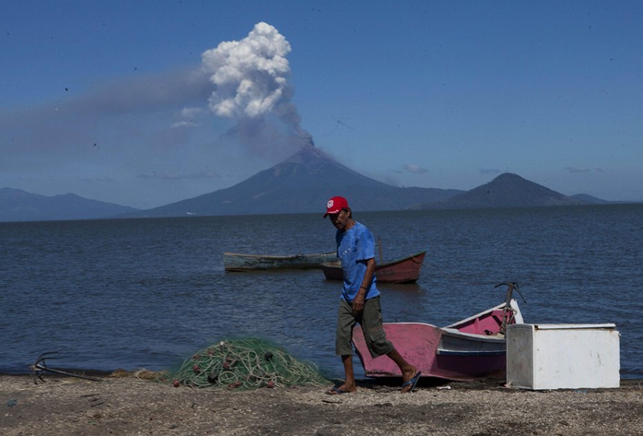 Erupción del volcán Momotombo de Nicaragua, un espectáculo para turistas