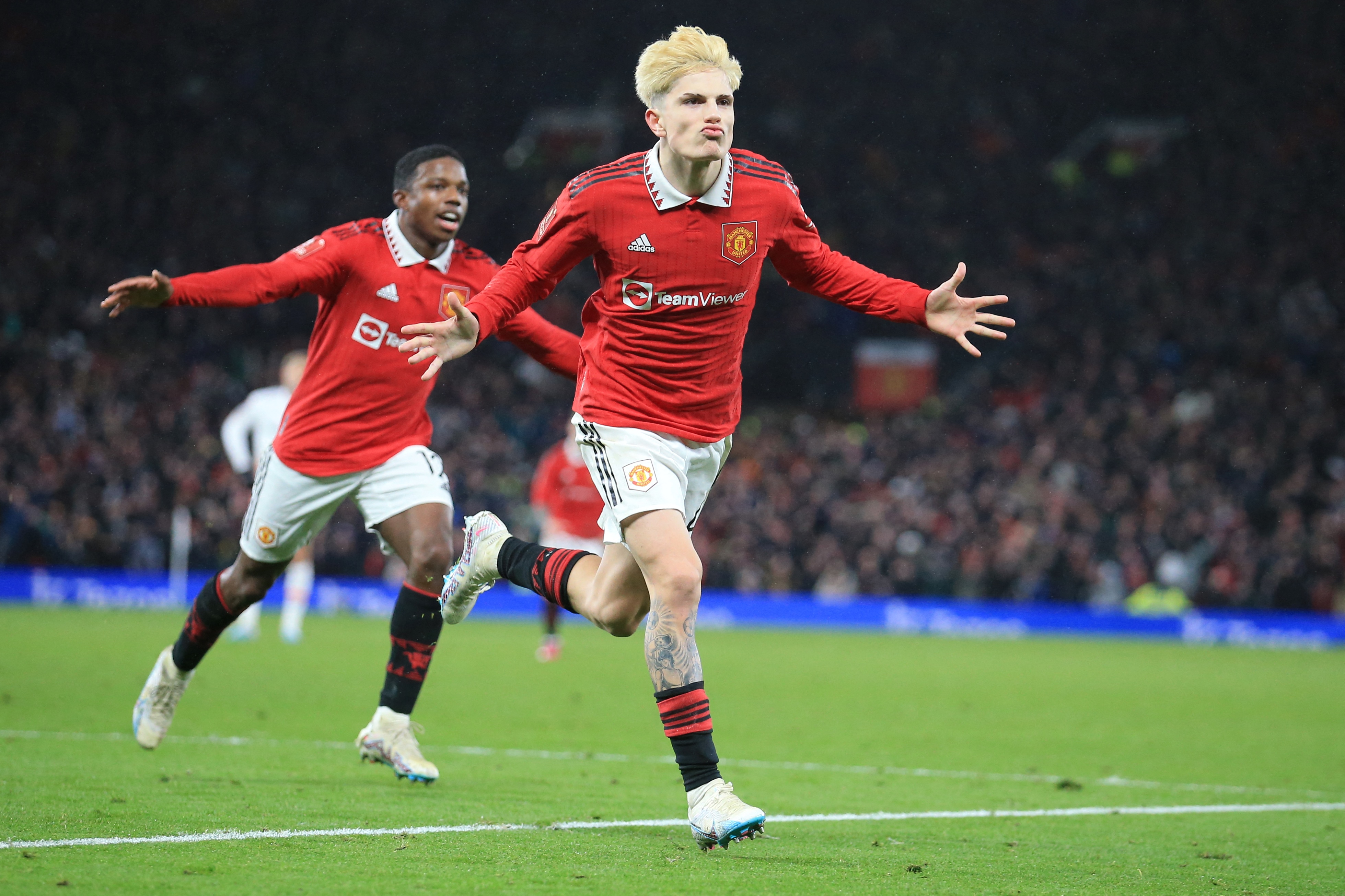 Video: el gol agónico que metió a Manchester United en los cuartos de la FA Cup