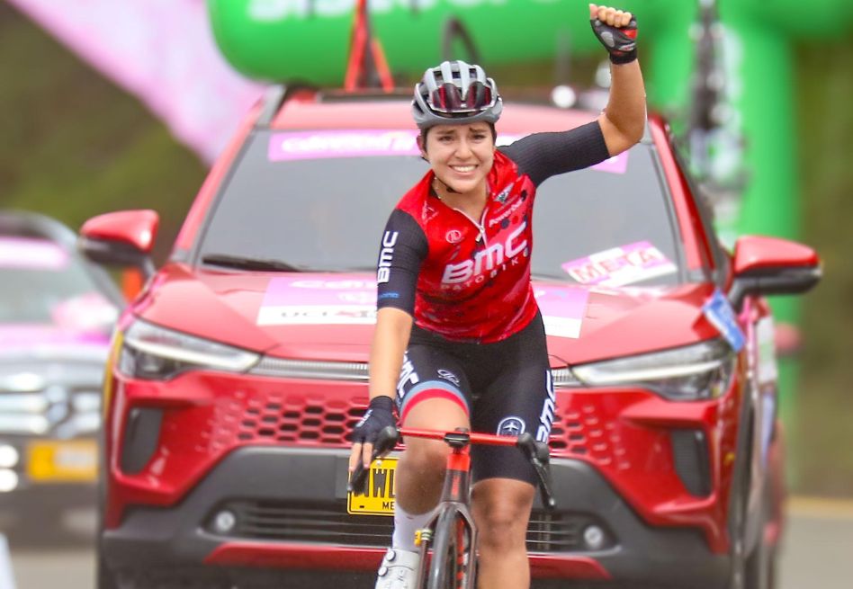 Andrea Ramírez ganó la etapa reina y es líder de la Vuelta a Colombia Femenina