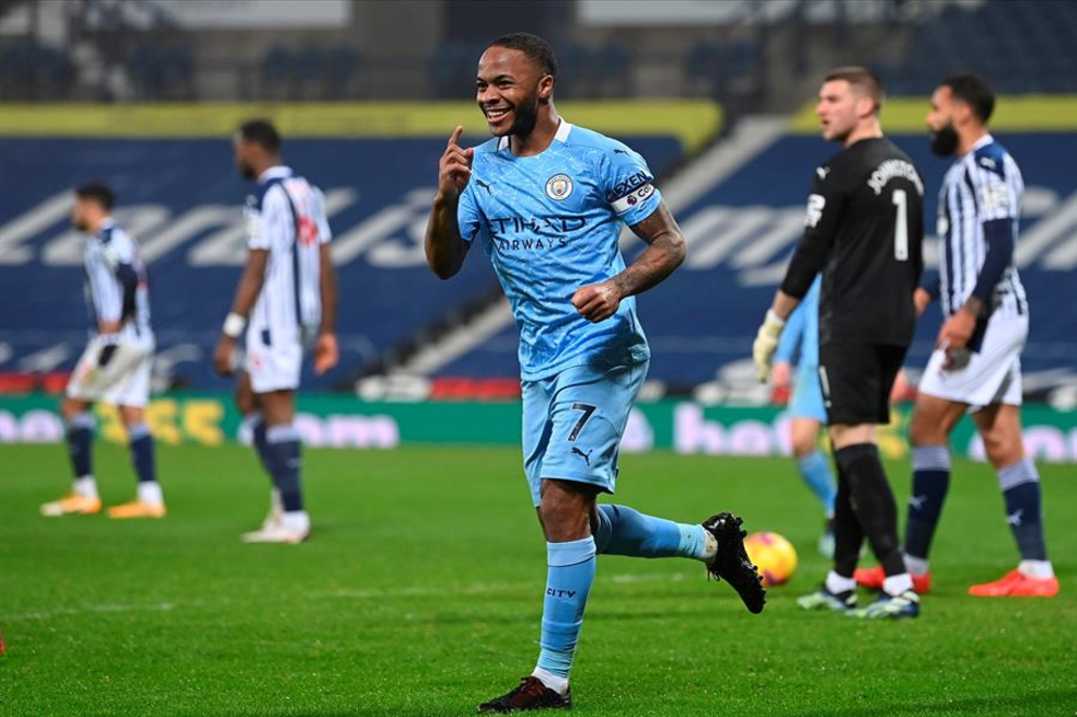 Manchester City goleó y es líder parcial de la Premier League