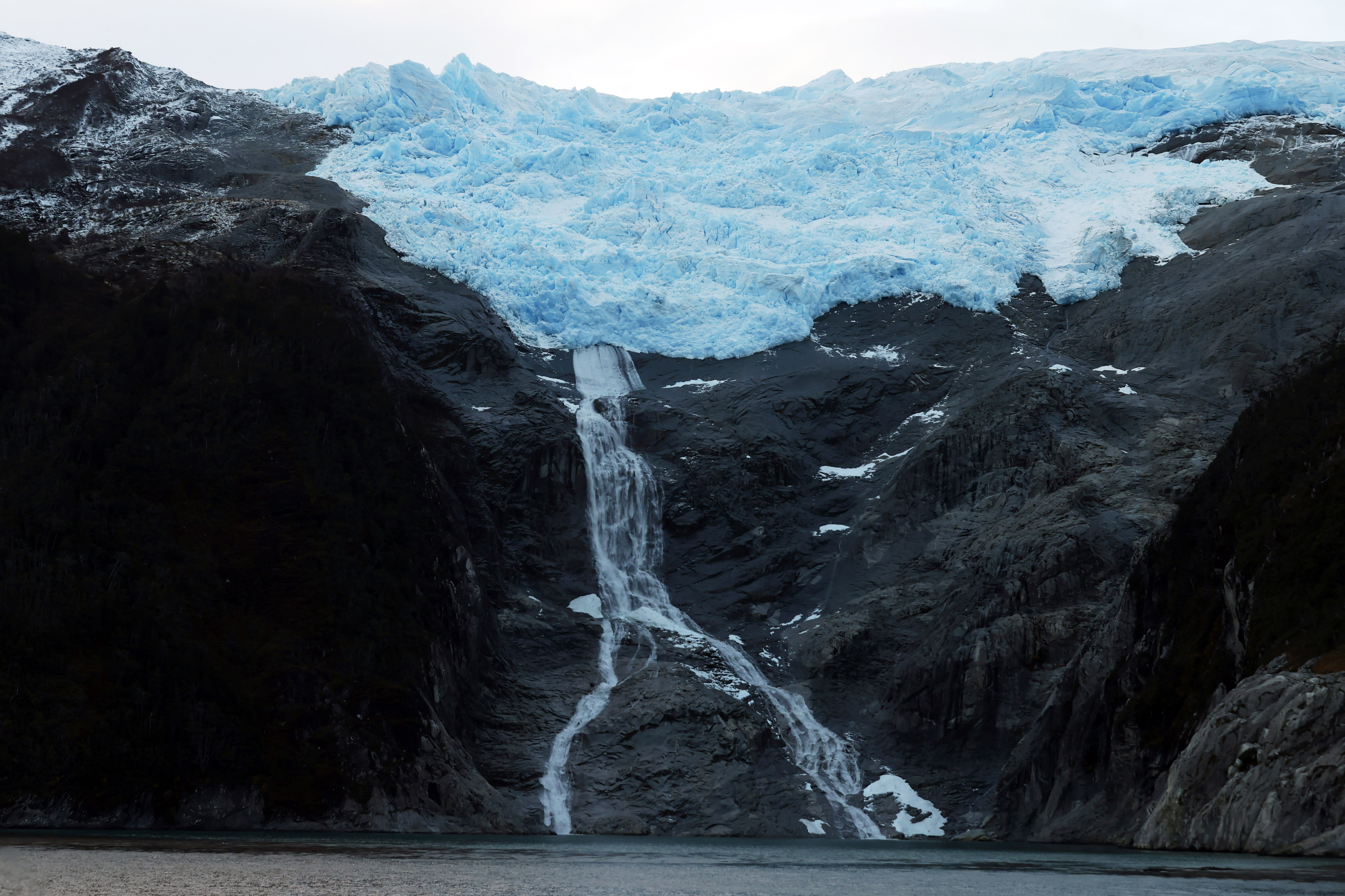Con el retroceso de los glaciares surgen nuevos arroyos para el salmón
