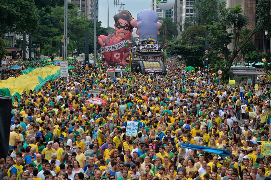 Más de tres millones de personas piden destitución de la presidenta de Brasil