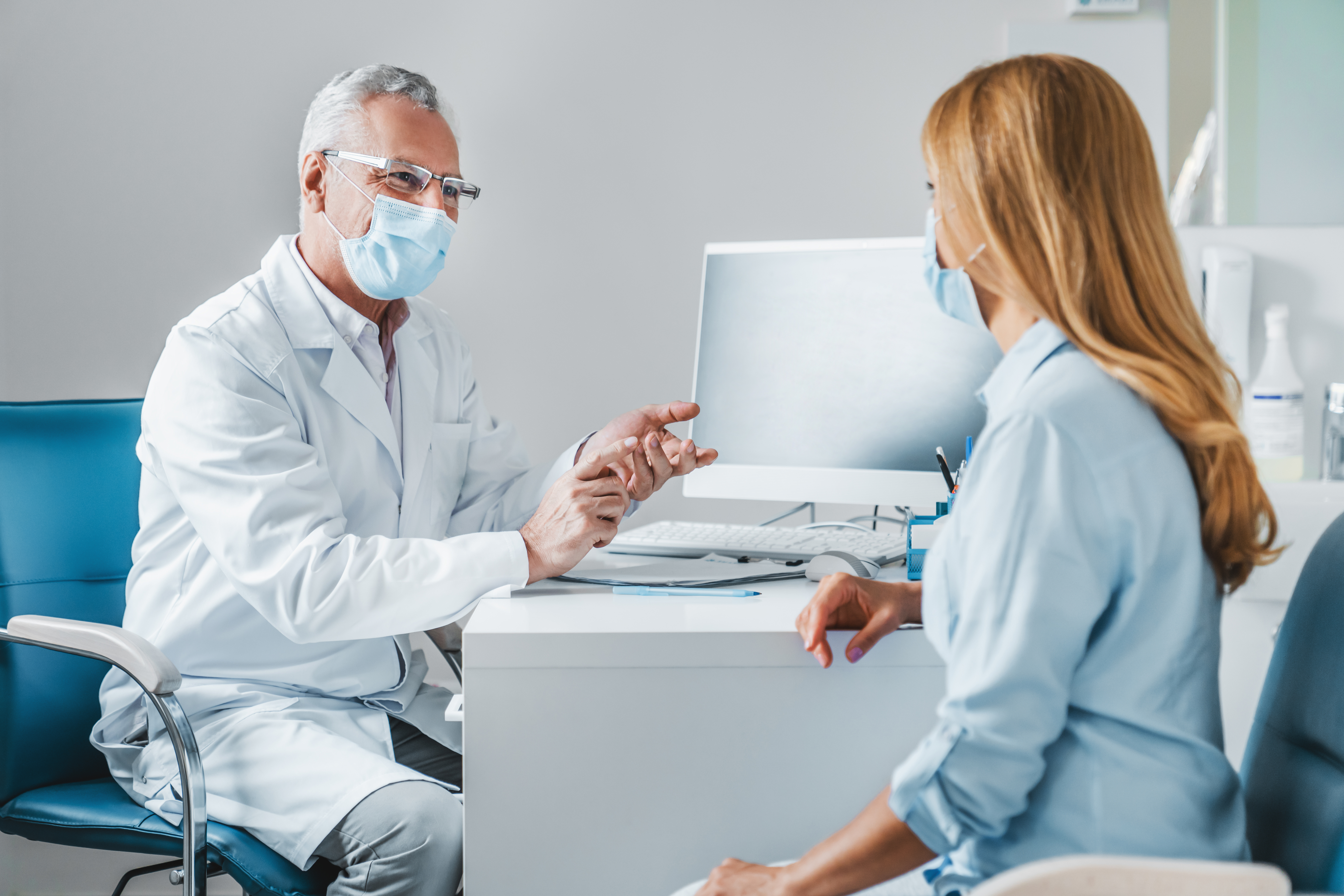 Hay ofertas de empleo para médicos y enfermeros en España: aplique en el SENA